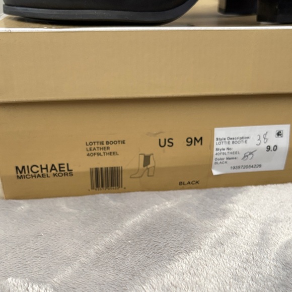 Micheal Kors Black Leather High Block Heel Ankle Boots - Picture 2 of 8